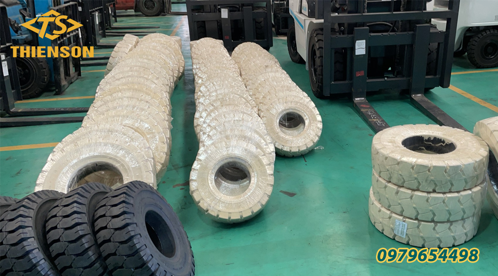Lốp đặc xe nâng hãng Yokohama
