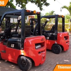 xe nâng dầu 1.5 tấn