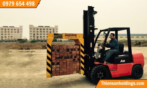 xe nâng kẹp gạch