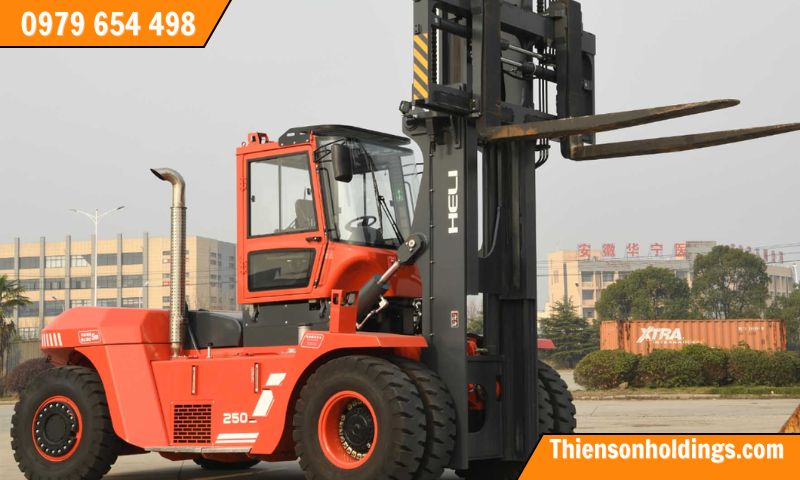 xe nâng 25 tấn