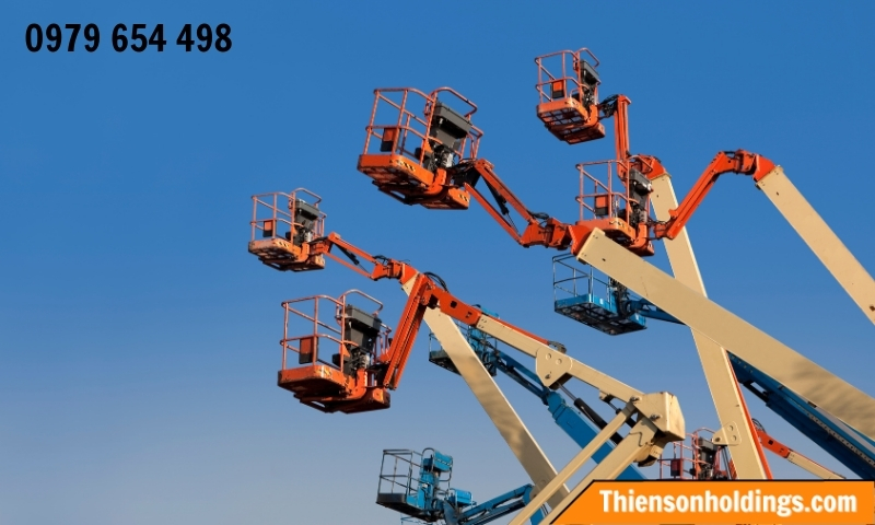 Xe nâng người làm việc trên cao