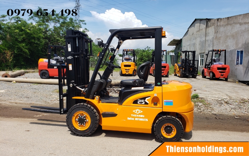 Xe nâng dầu đáp ứng tốt nhu cầu nâng hạ hàng hóa tải trọng lớn và cường độ cao 