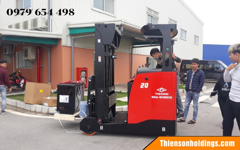 xe nâng reach truck