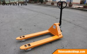 Xe nâng tay không hạ được