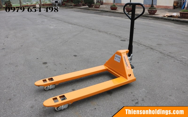 Xe nâng tay không hạ được