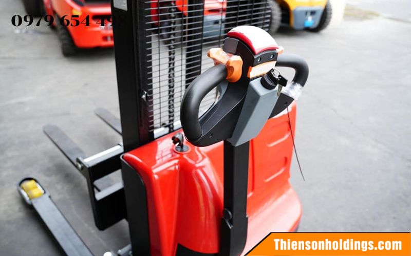 Xe nâng tay có cần kiểm định không