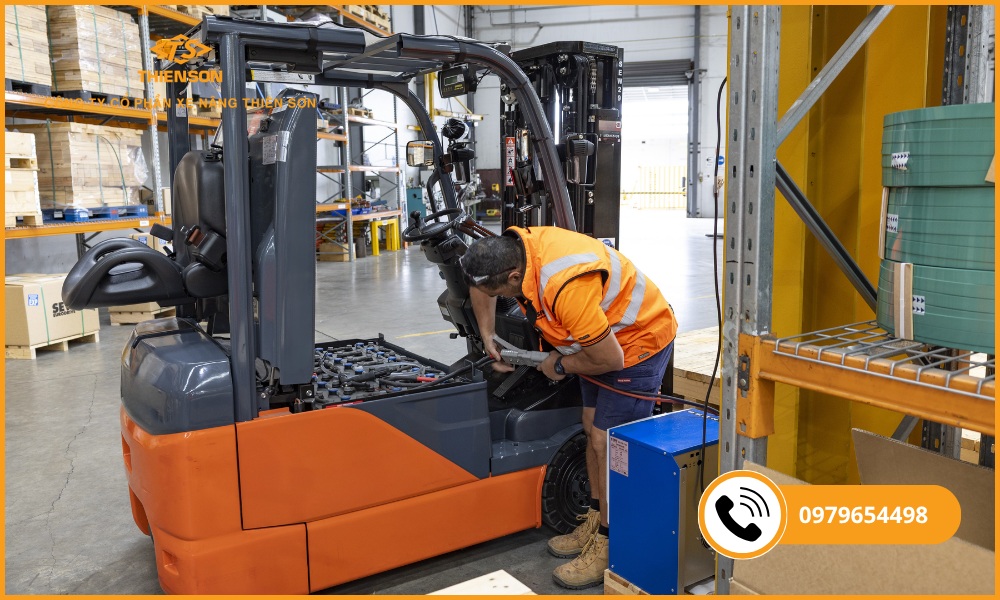 hướng dẫn sạc xe nâng điện